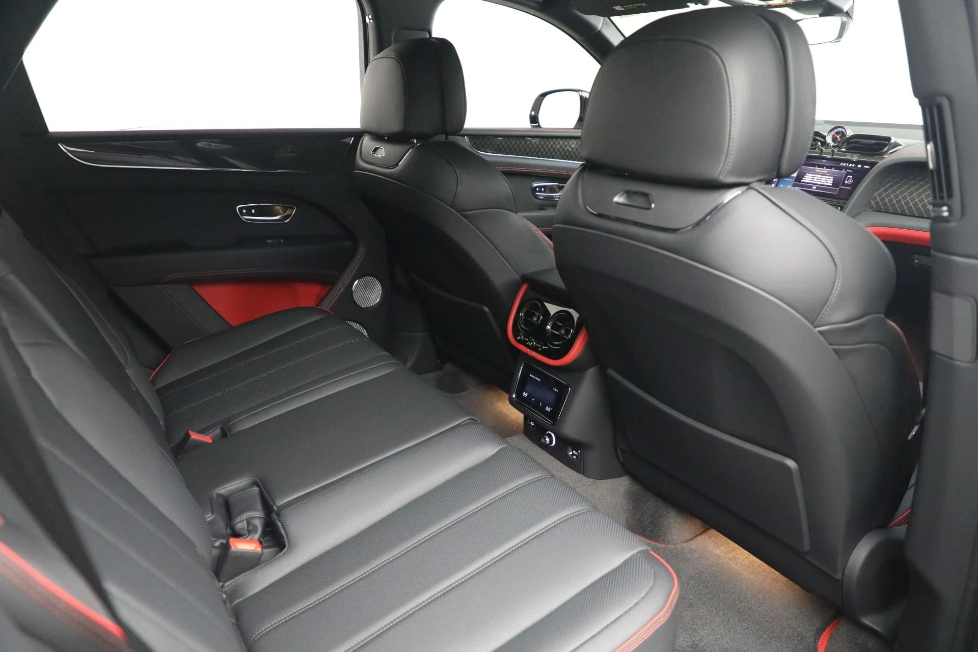 mph029_1910433443_New_2025_Bentley_Bentayga_S_Black_Edition_b17d7fbc69