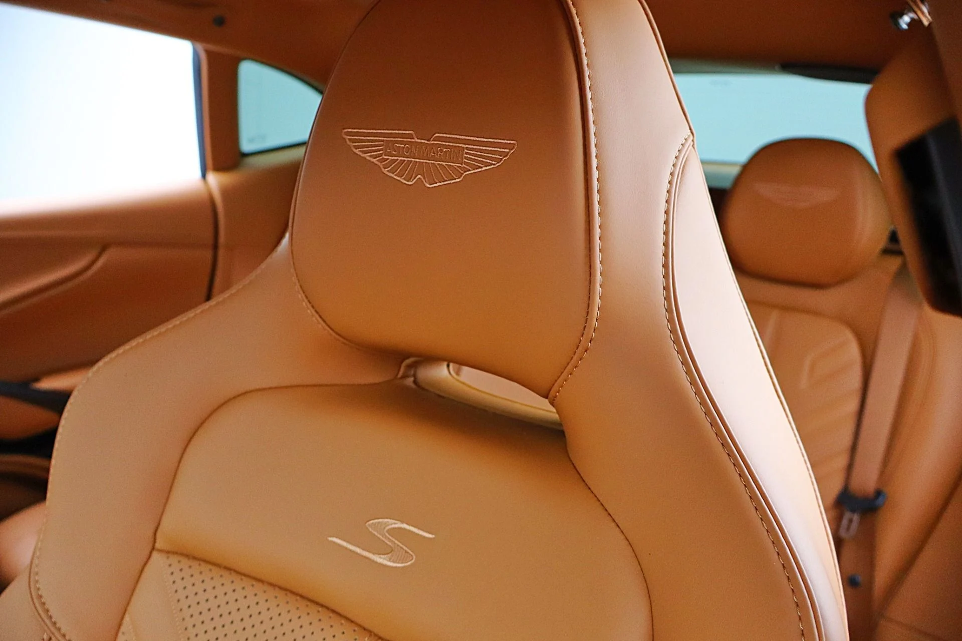 mph029_192289587_New_2026_Aston_Martin_DBX_S_11fc7ba345