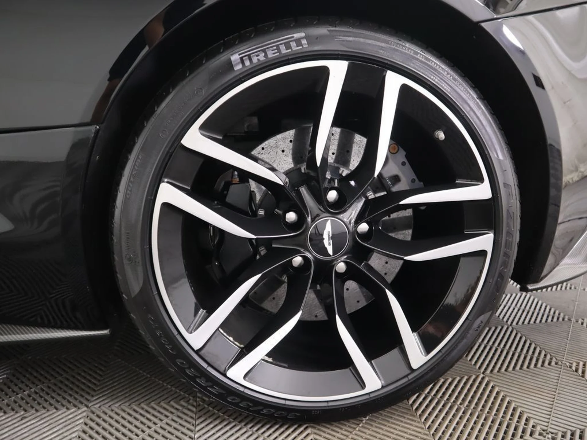 mph029_193398131_used_2015_aston_martin_vanquish_2drcoupe_8119_22944423_30_1024_891a3c30f1