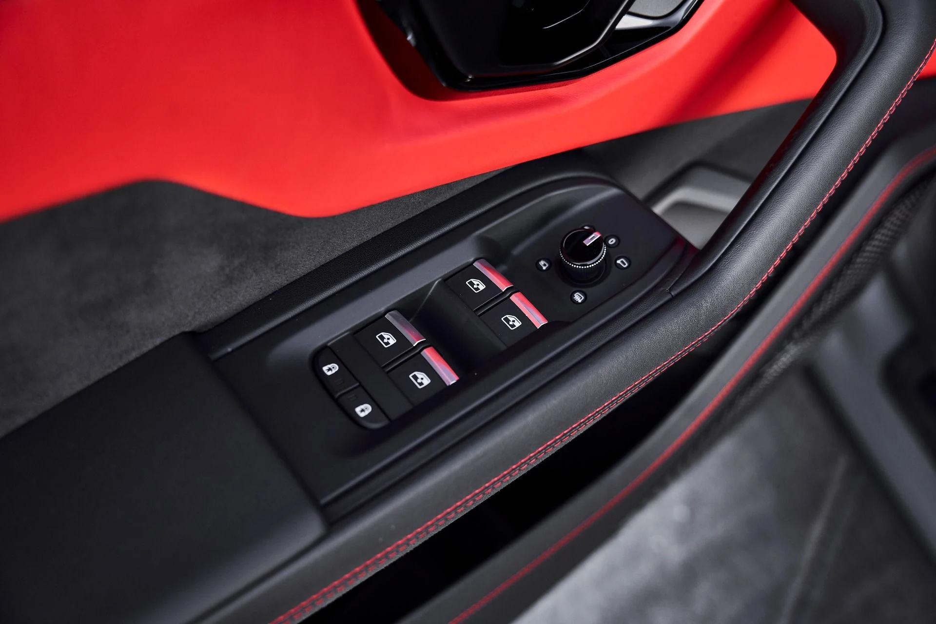 mph029_1935551259_Used_2025_Lamborghini_Urus_SE_1778289214_9c5f0011fd