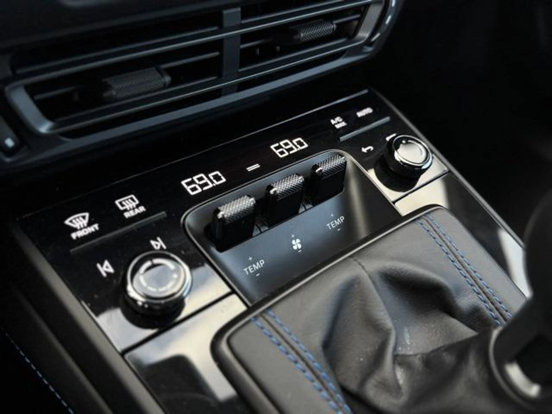 mph029_1950039449_Is_Q33kui00_Kv_CCLADA_Eag_Rwh_On4_eab9c2e322