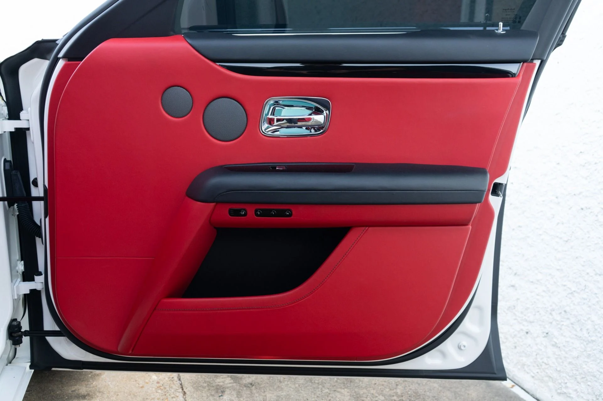 mph029_1972729214_Used_2022_Rolls_Royce_Ghost_1771452003_cdfaafa28d