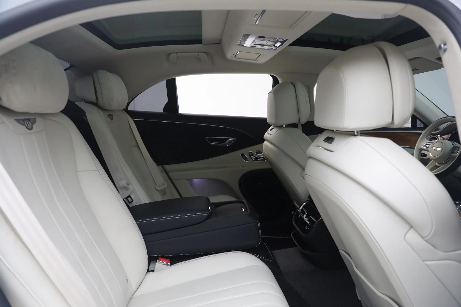 mph029_1972740915_Used_2024_Bentley_Flying_Spur_Hybrid_df2d8f6d4b