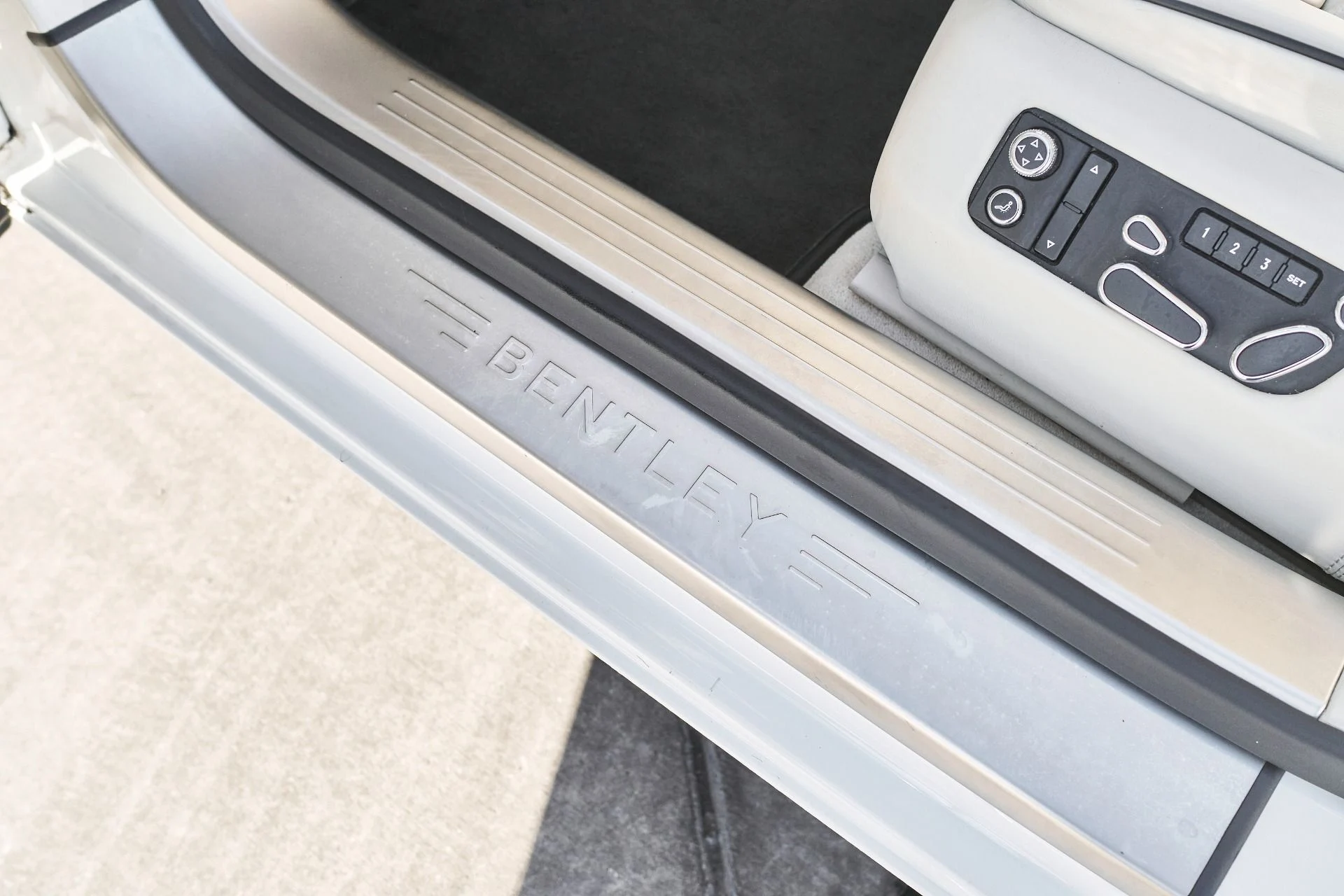 mph029_1975894467_Used_2012_Bentley_Continental_Flying_Spur_1765853771_54052e4ce8