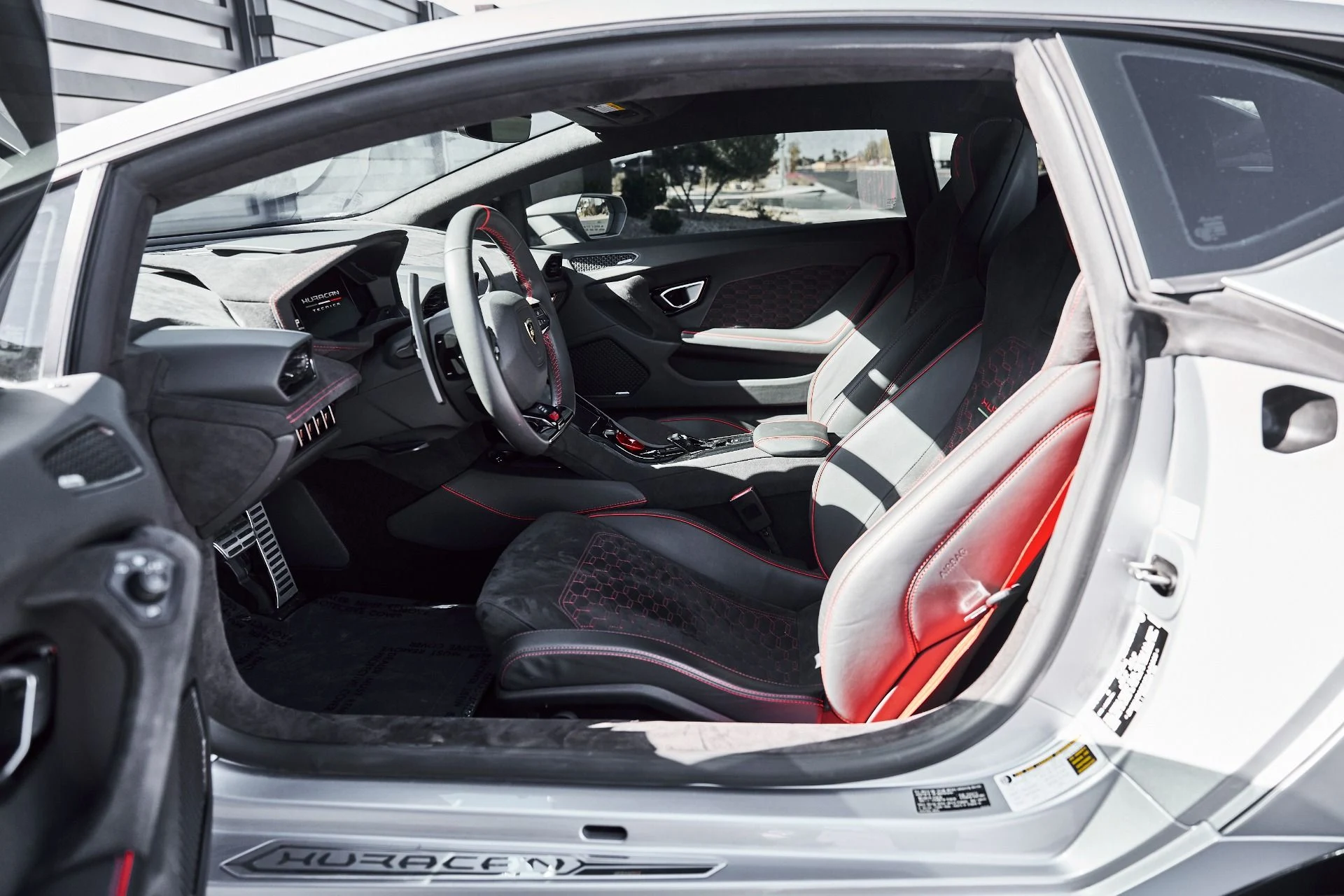 mph029_1980845511_Used_2023_Lamborghini_Huracan_Tecnica_Base_1777013704_e9efa5025b