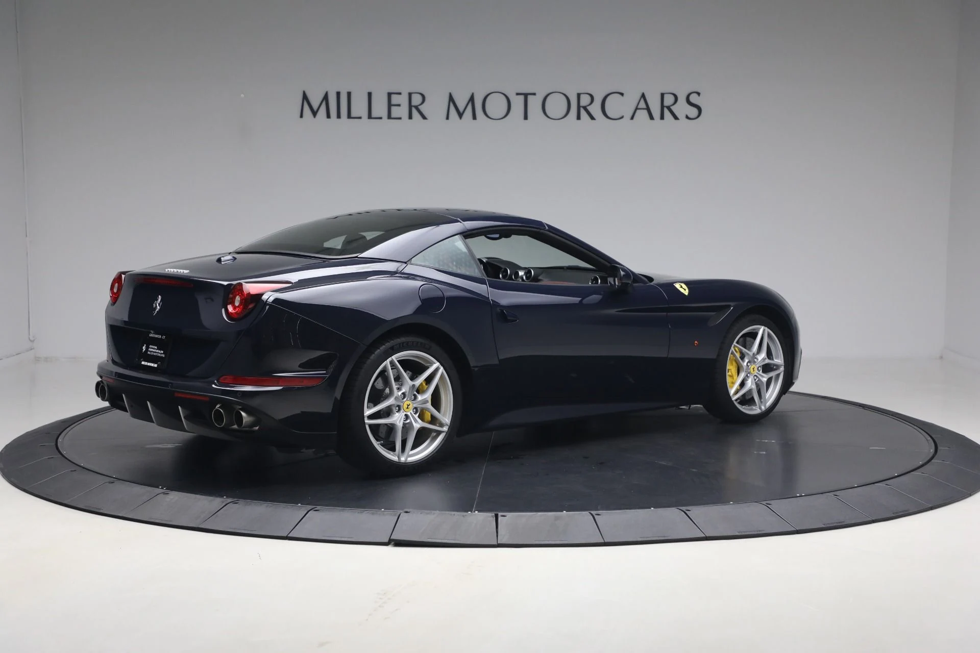 mph029_1988714475_Used_2016_Ferrari_California_T_1779313485_6fd7d24822