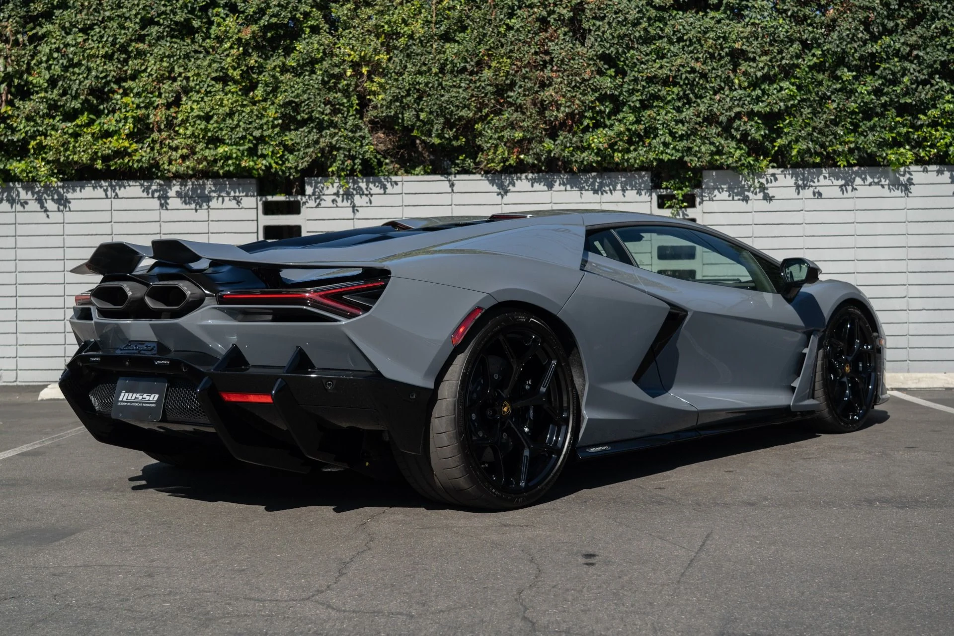 mph029_1990392070_Used_2024_Lamborghini_Revuelto_1755720479_3f780b749b