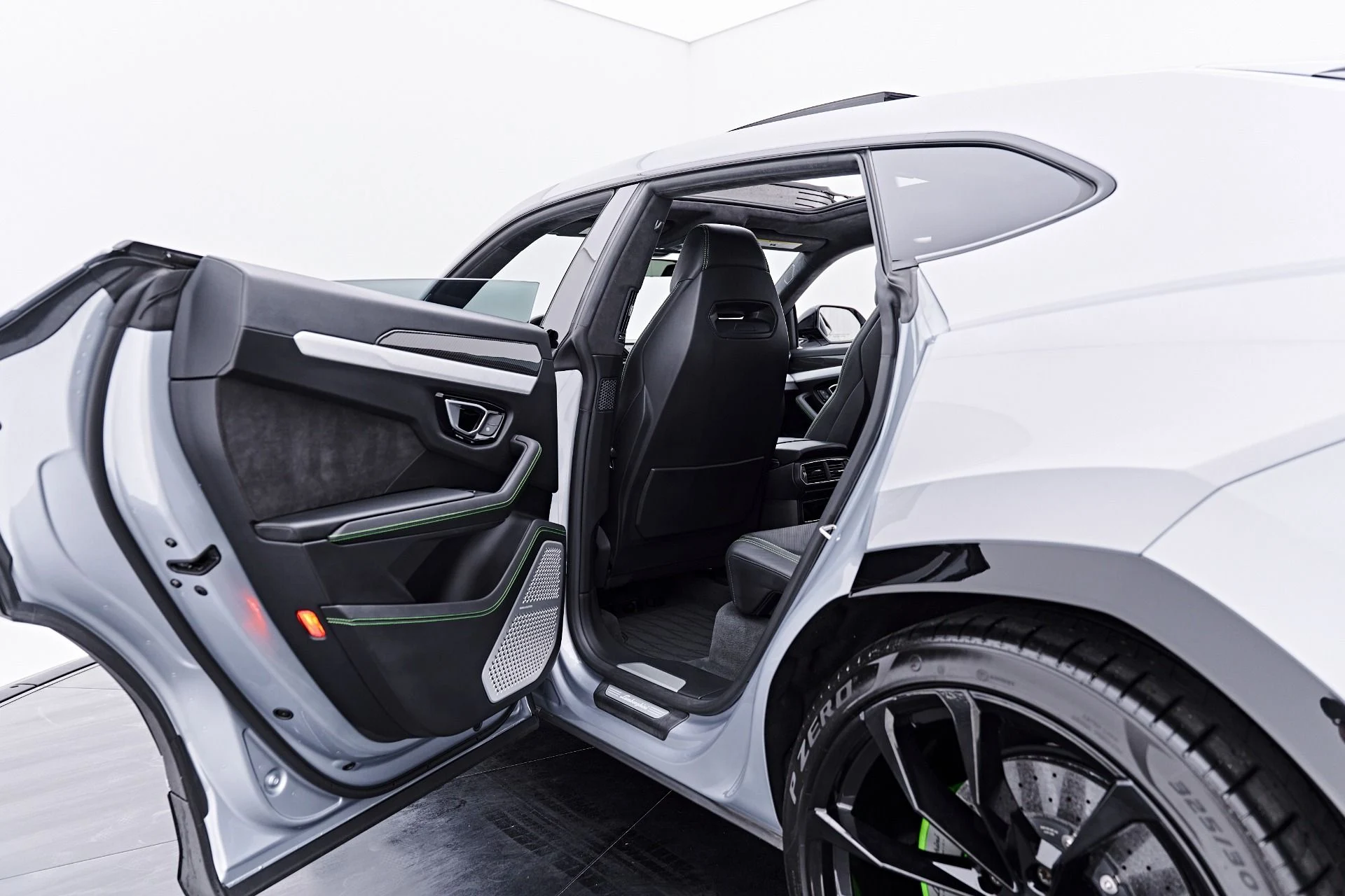 mph029_2013598668_Used_2021_Lamborghini_Urus_1788457901_6eeea8b339