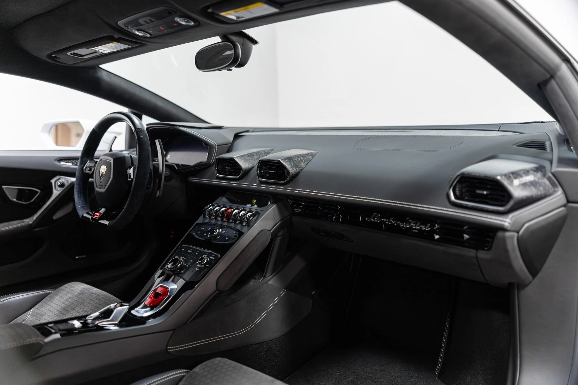 mph029_2015088432_Used_2017_Lamborghini_Huracan_1765410503_5248a32a7c