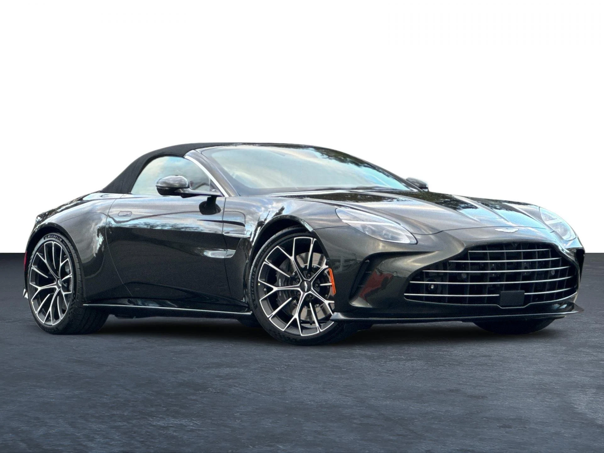 mph029_2016423209_New_2026_Aston_Martin_Vantage_Roadster_1767798662_bbf1b1aa93