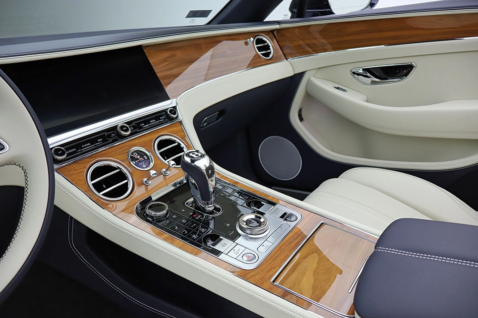 mph029_2030635240_New_2026_Bentley_Continental_GTC_bac1b26249