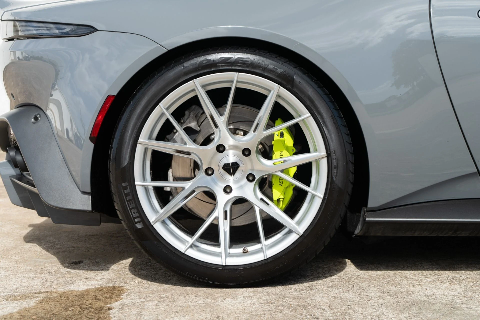 mph029_2038032561_Used_2020_Aston_Martin_Vantage_1781738280_3fc835c49b