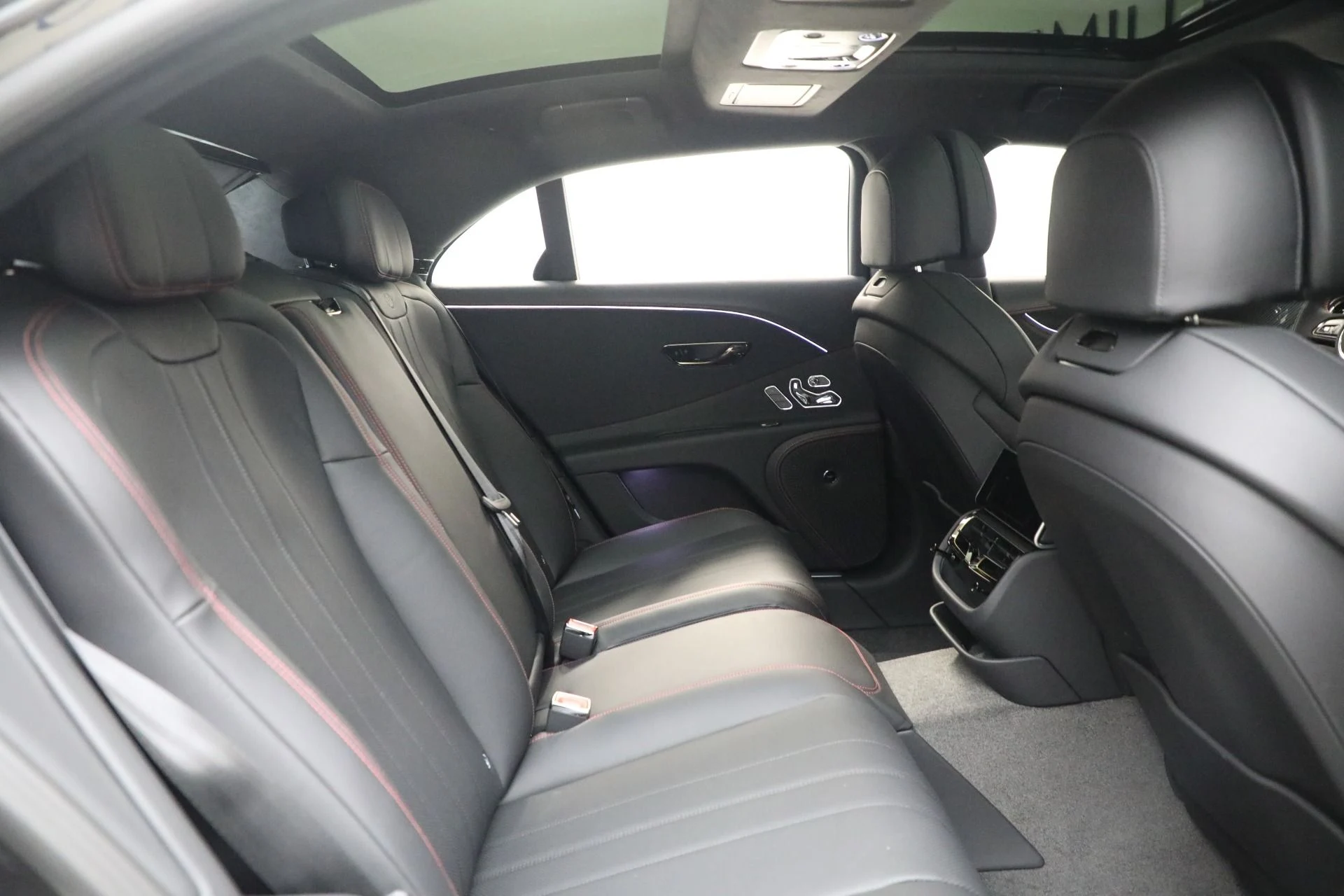 mph029_2045739755_New_2025_Bentley_Flying_Spur_Black_Edition_1eca7c5ce1