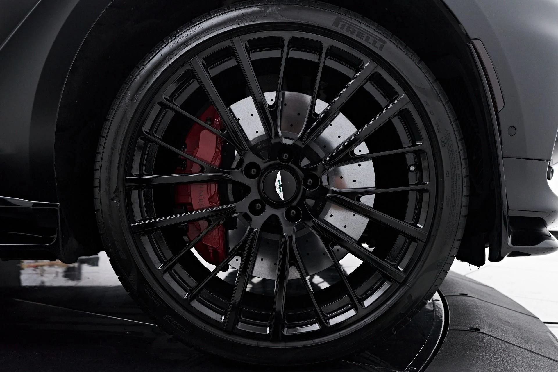 mph029_2058570974_Used_2023_Aston_Martin_DBX_707_1754786768_a0f0884fd5