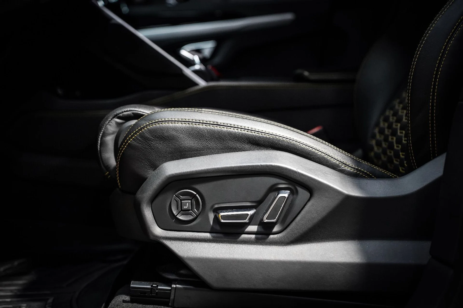 mph029_2071625152_37414663_08050_2020_lamborghini_urus_014_0c5d621444