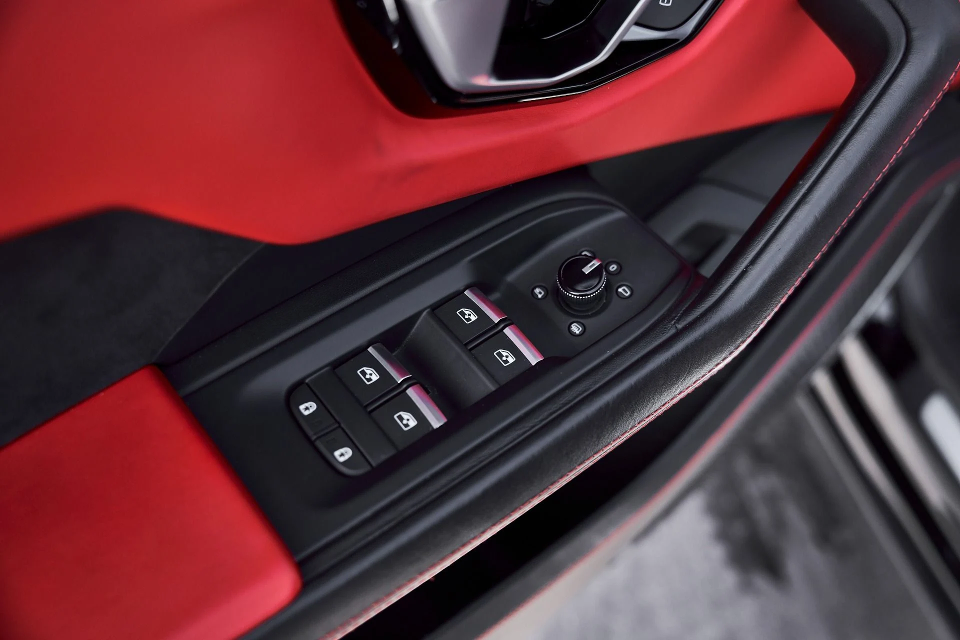 mph029_2083340131_Used_2021_Lamborghini_Urus_1771987854_807bda6595