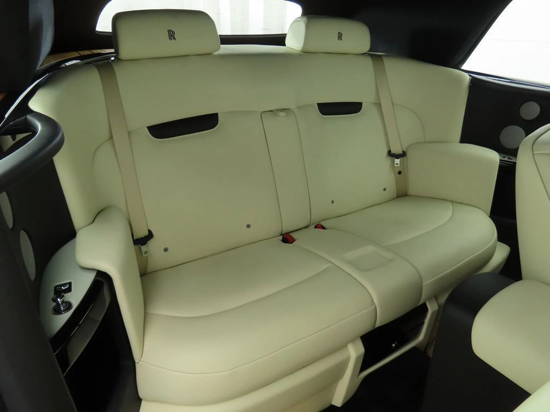 mph029_2084142764_used_2012_rolls_royce_phantom_coupe_2drdrophead_8119_22959977_30_1024_80453fee21