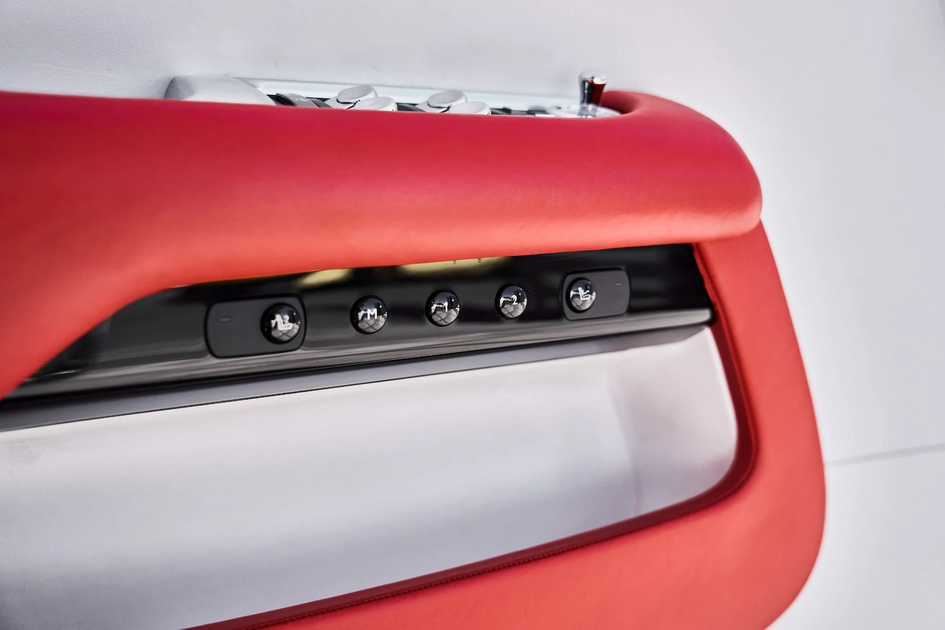 mph029_2084261580_Used_2020_Rolls_Royce_Wraith_Base_1775285171_794b34cb6c