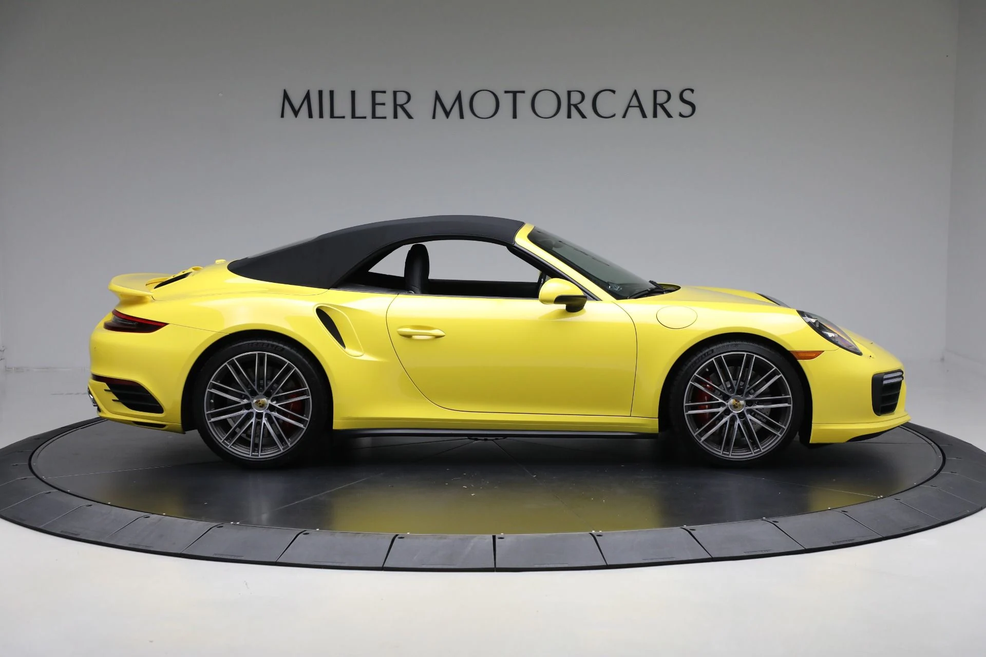 mph029_2094772763_Used_2017_Porsche_911_Turbo_Cabriolet_8c530aa037