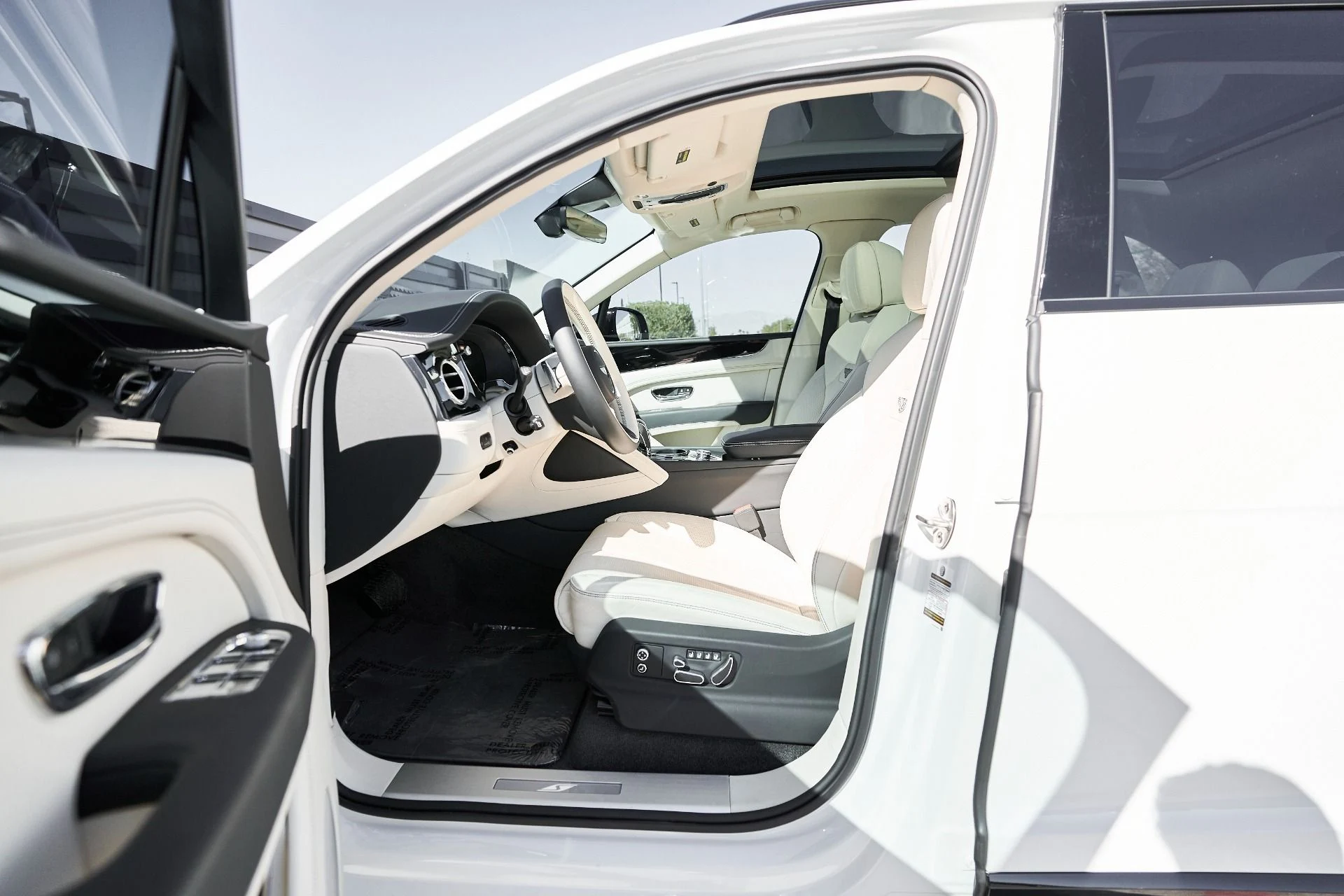 mph029_2103946359_Used_2024_Bentley_Bentayga_Hybrid_S_1759985924_98a80b295b
