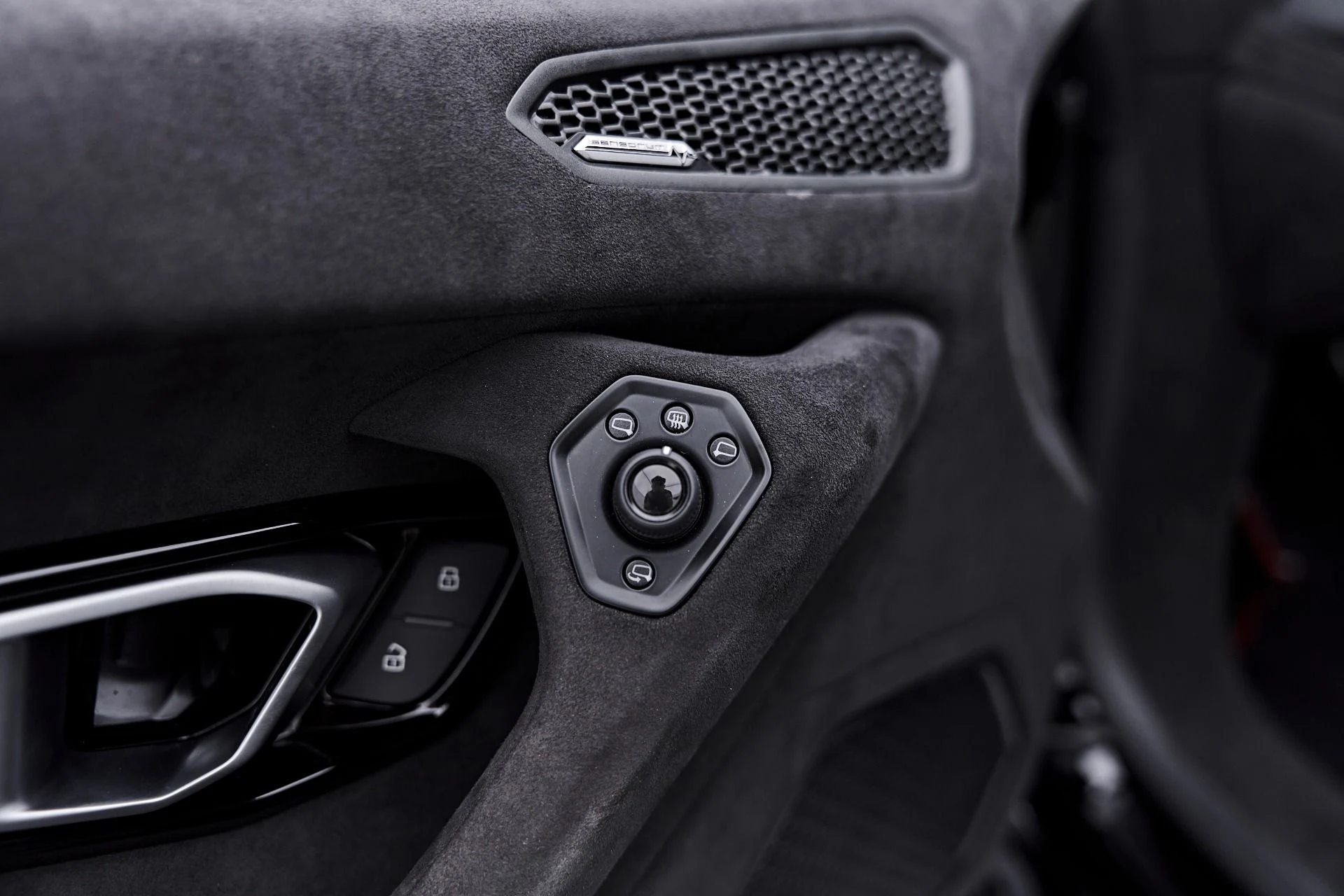 mph029_210617348_Used_2024_Lamborghini_Huracan_Tecnica_Base_1790185315_a3fb1b9f01