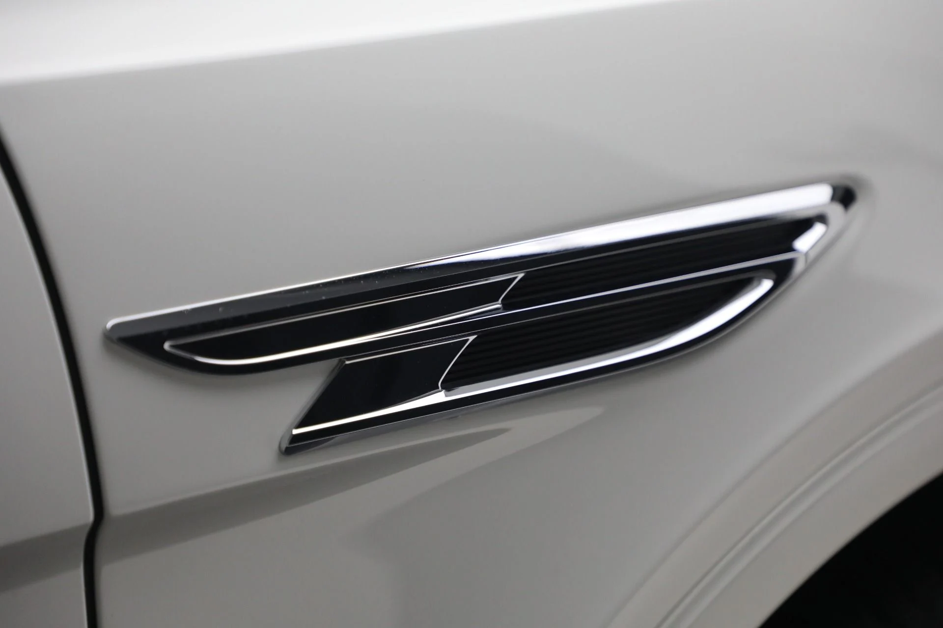 mph029_2108805064_New_2025_Bentley_Bentayga_V8_adf0114da3