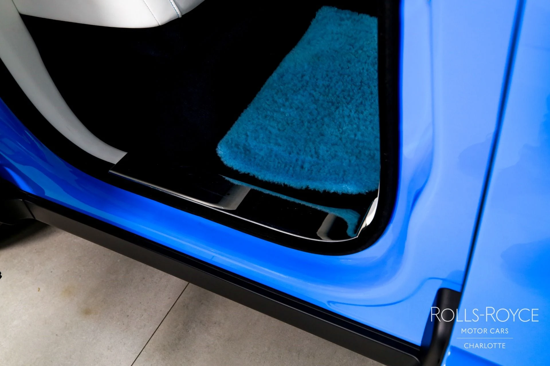 mph029_2113644523_Used_2023_Rolls_Royce_Cullinan_1771369577_093e0bc885