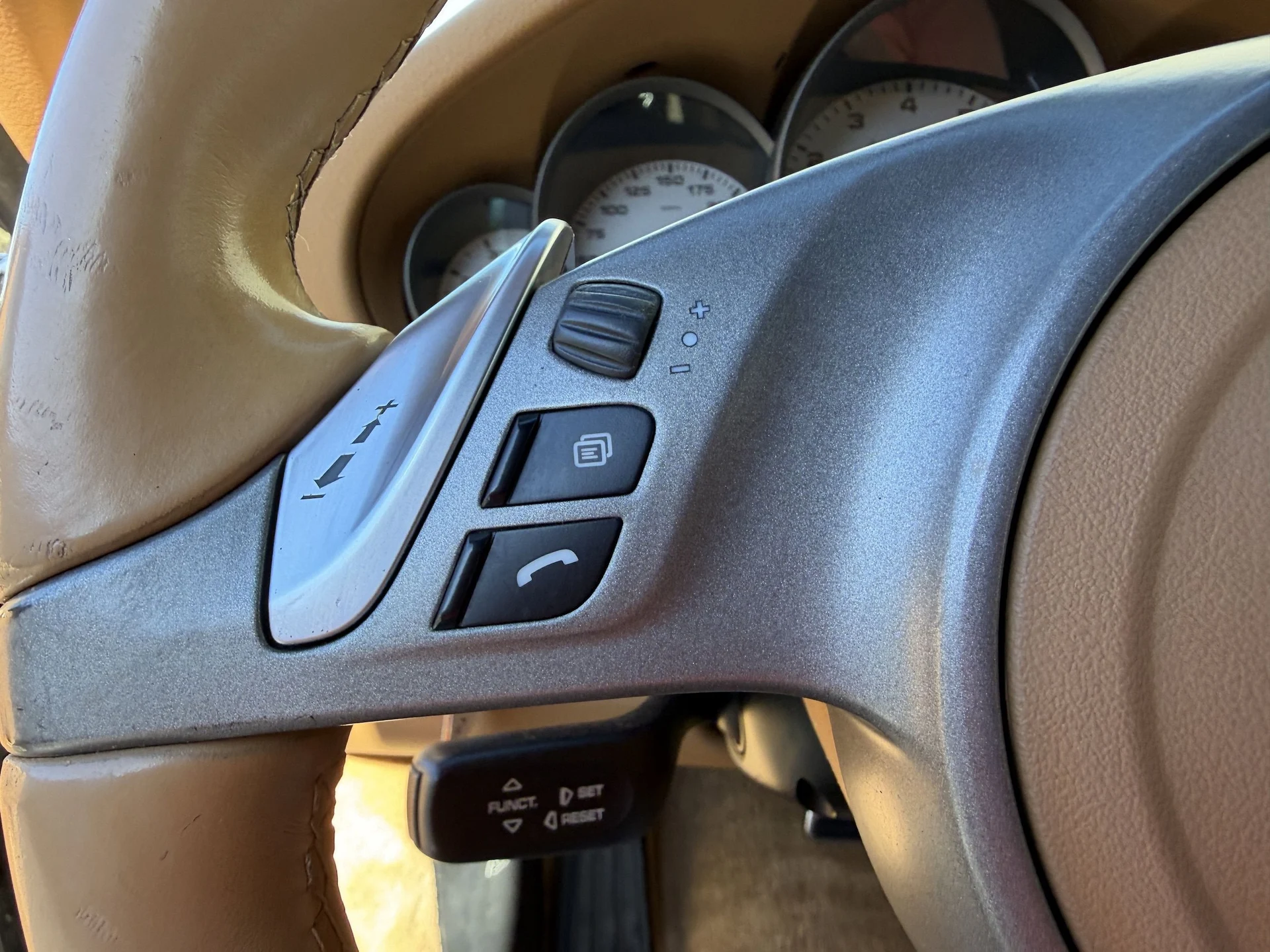 mph029_2119599490_13bf29c80375ce13eddc7fb8756f0172x_9df6b1a6a0