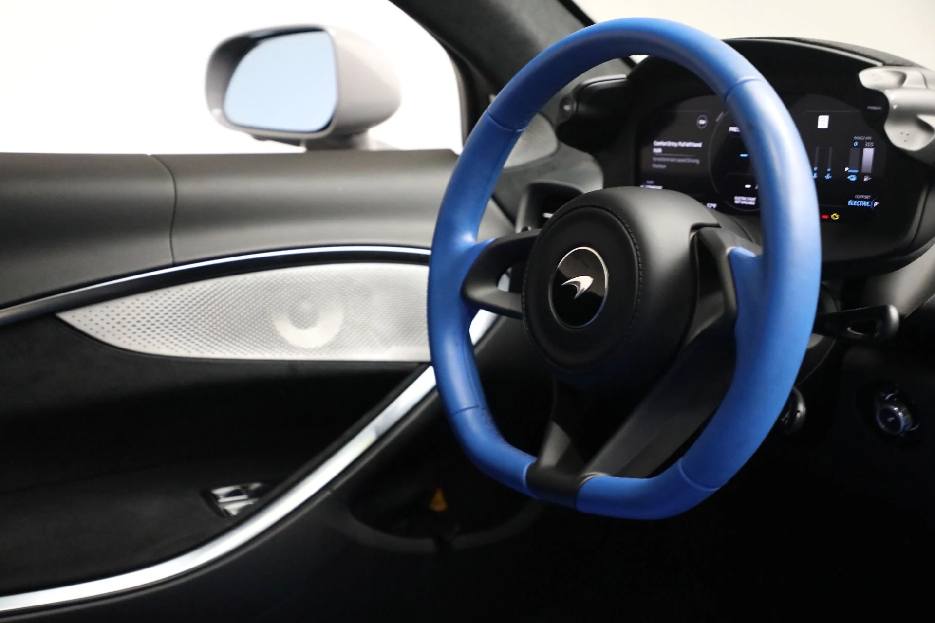 mph029_2128715548_Used_2023_Mc_Laren_Artura_04ecb29440