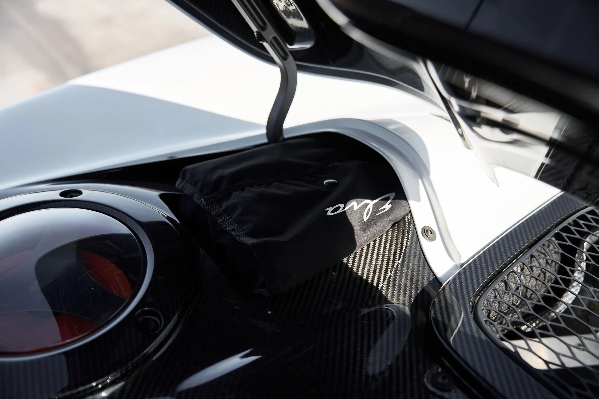 mph029_2131021736_Used_2021_Mc_Laren_Elva_1762815307_1a6f48a739