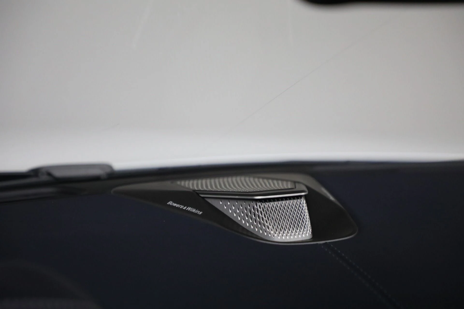 mph029_2136733884_Used_2024_Aston_Martin_DB_12_Volante_b98ede8222