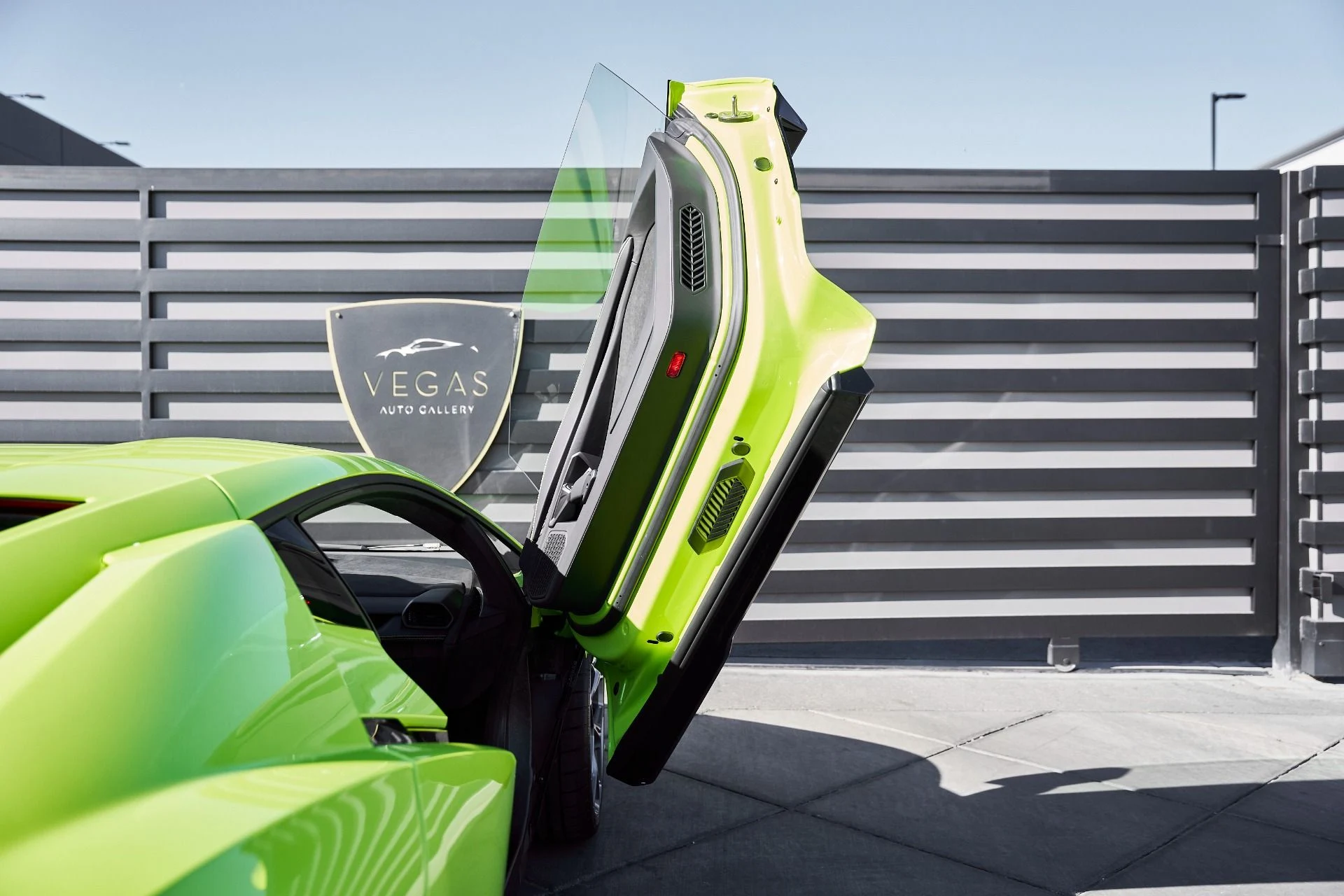 mph029_2137773576_Used_2025_Lamborghini_Revuelto_Base_1769824562_bf6959dd2c