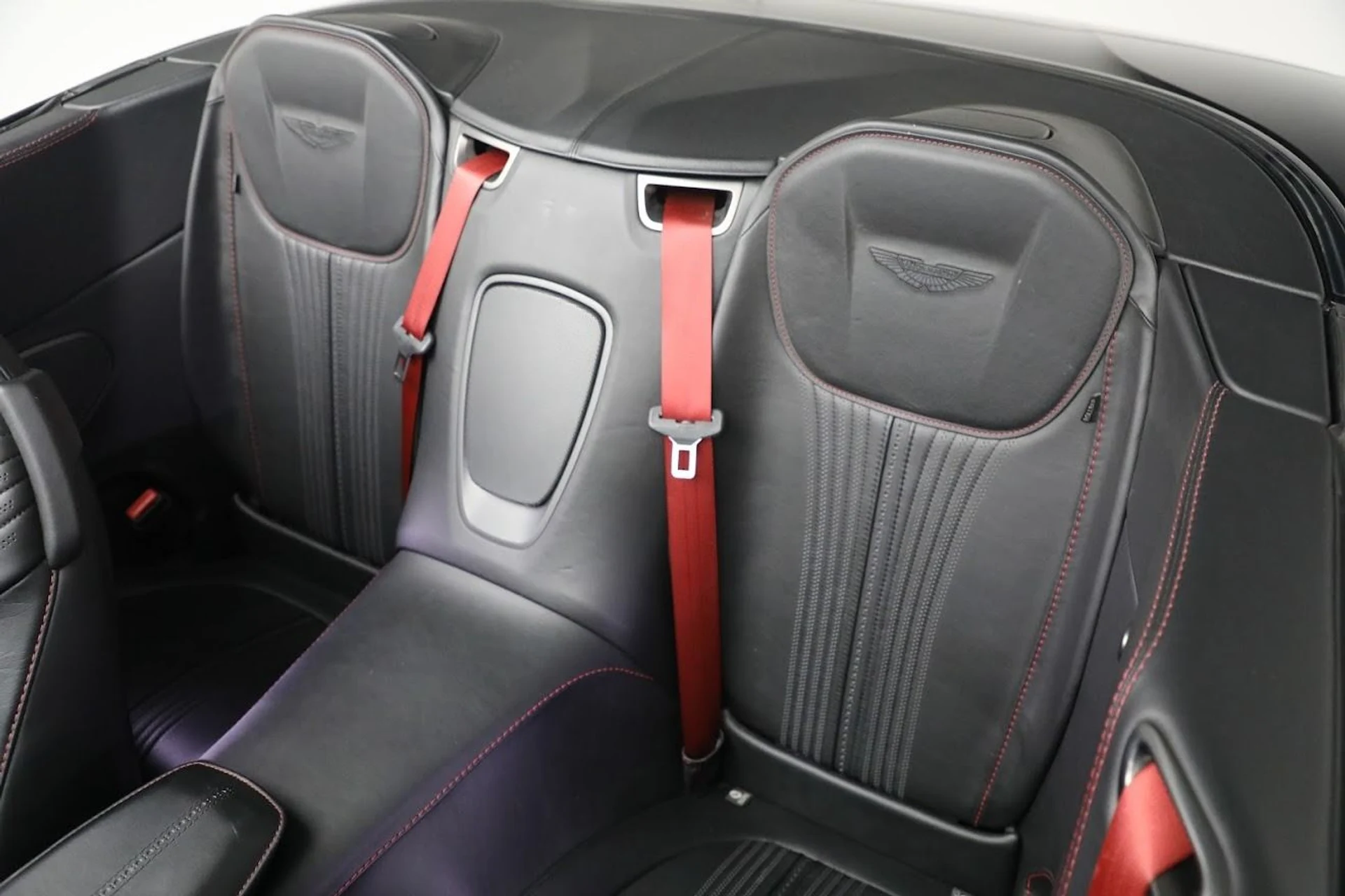 mph029_215172936_Used_2019_Aston_Martin_DB_11_Volante_1c55d3b444