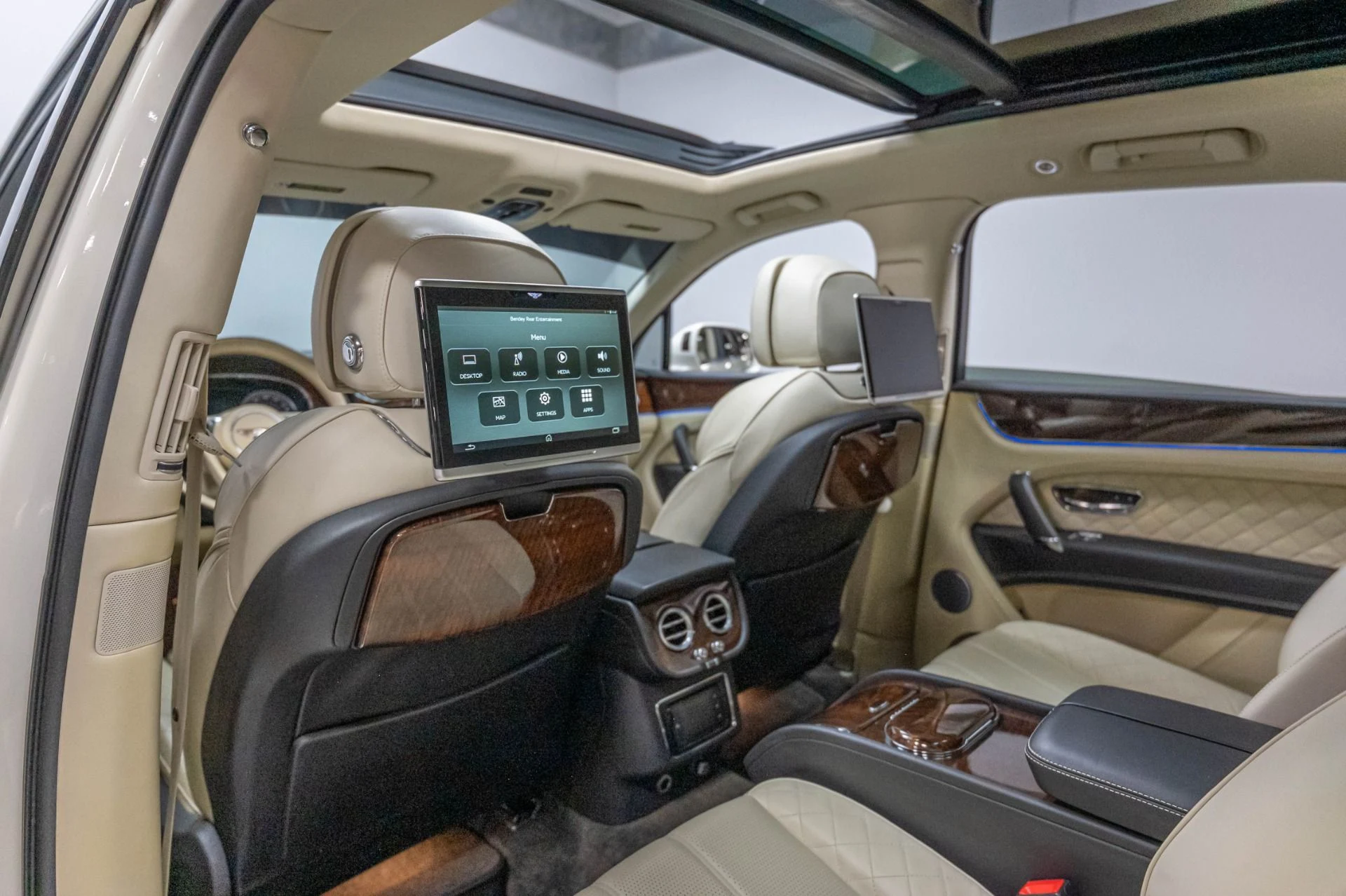 mph029_2161842959_Used_2017_Bentley_Bentayga_W12_1787159716_adf7eae318