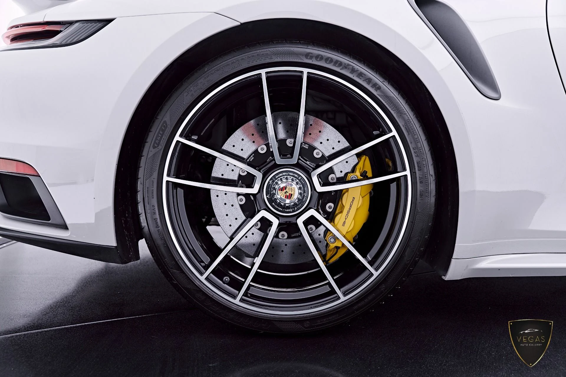 mph029_2180558968_Used_2022_Porsche_911_Turbo_S_1782757607_3ef7d3a517