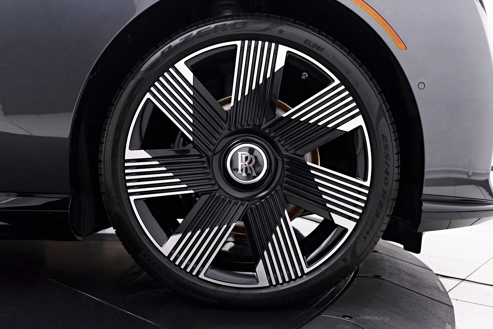 mph029_2184114383_Used_2025_Rolls_Royce_Spectre_1755107741_4be13520d5