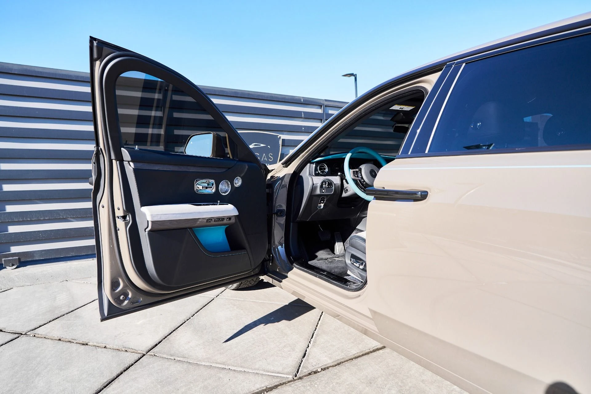 mph029_2195720410_Used_2025_Rolls_Royce_Ghost_Base_1765592188_f71f06c0d3