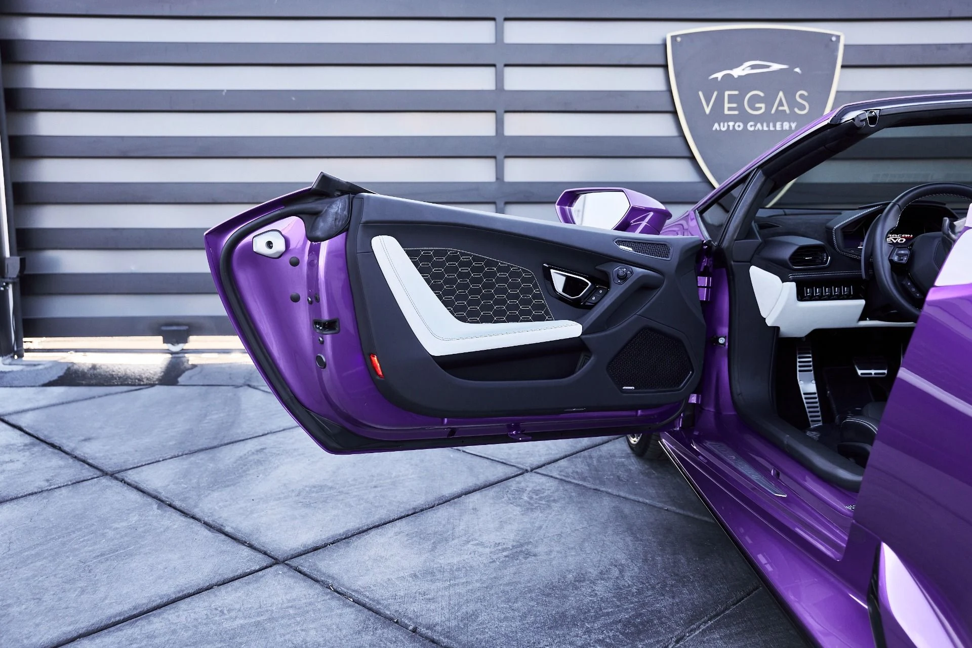 mph029_2206764869_Used_2024_Lamborghini_Huracan_EVO_Base_1774744540_f08783cf10