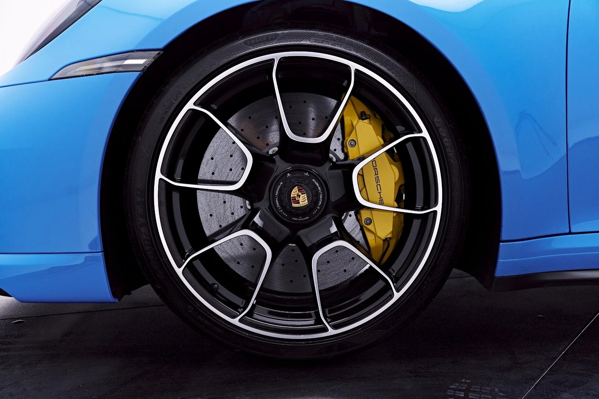 mph029_2207333008_Used_2023_Porsche_911_Turbo_S_1777508496_1a765d768d