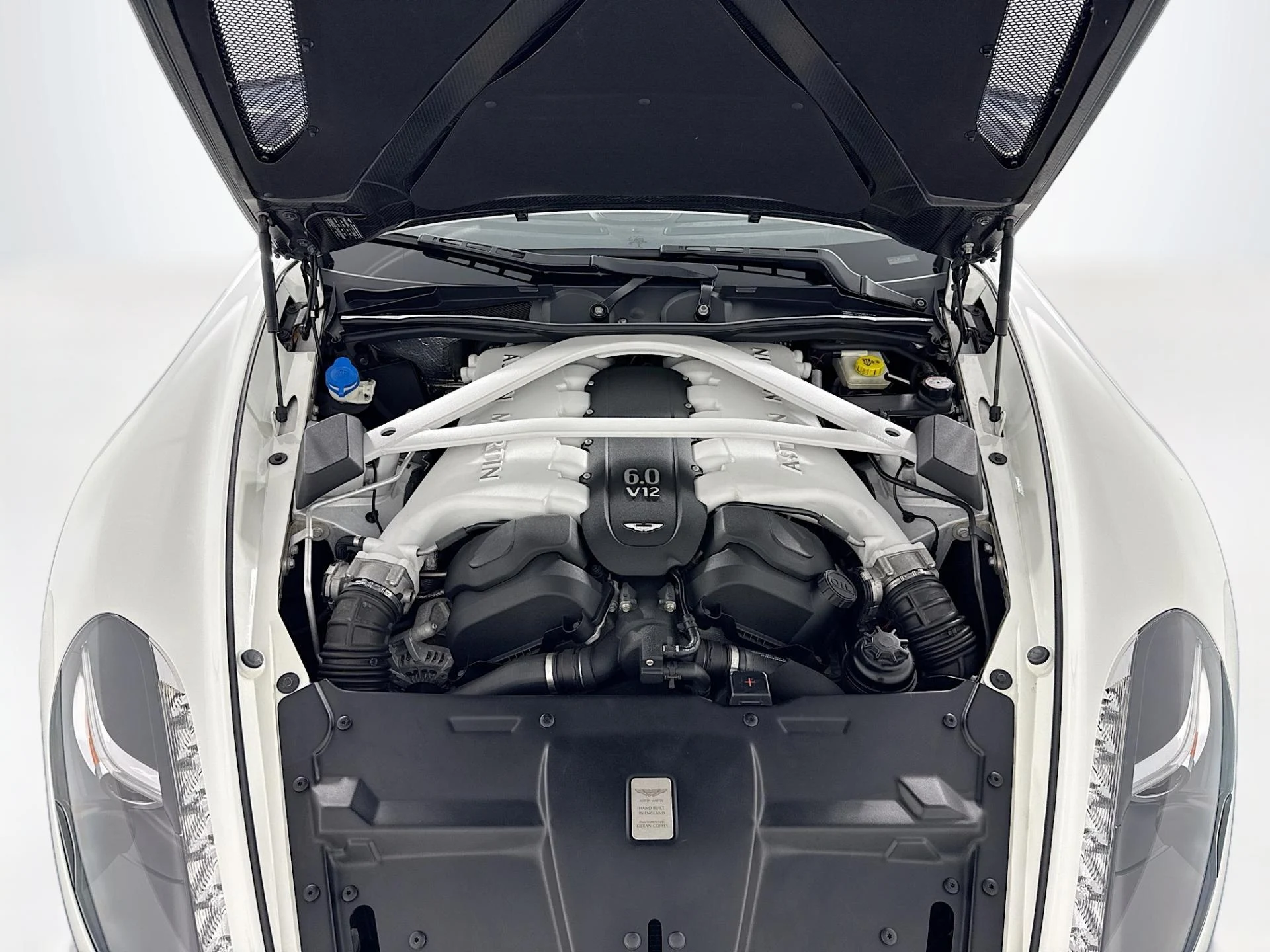 mph029_2211216554_Used_2015_Aston_Martin_Vanquish_Volante_1782334099_ce55307e92