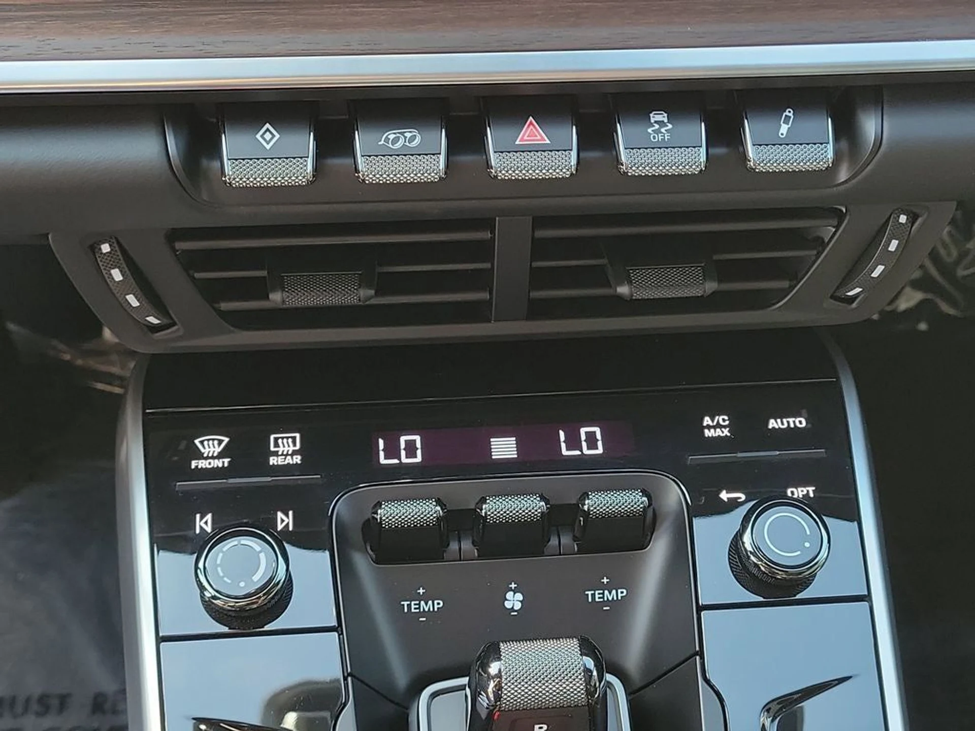 mph029_221458000_30_856f76a604