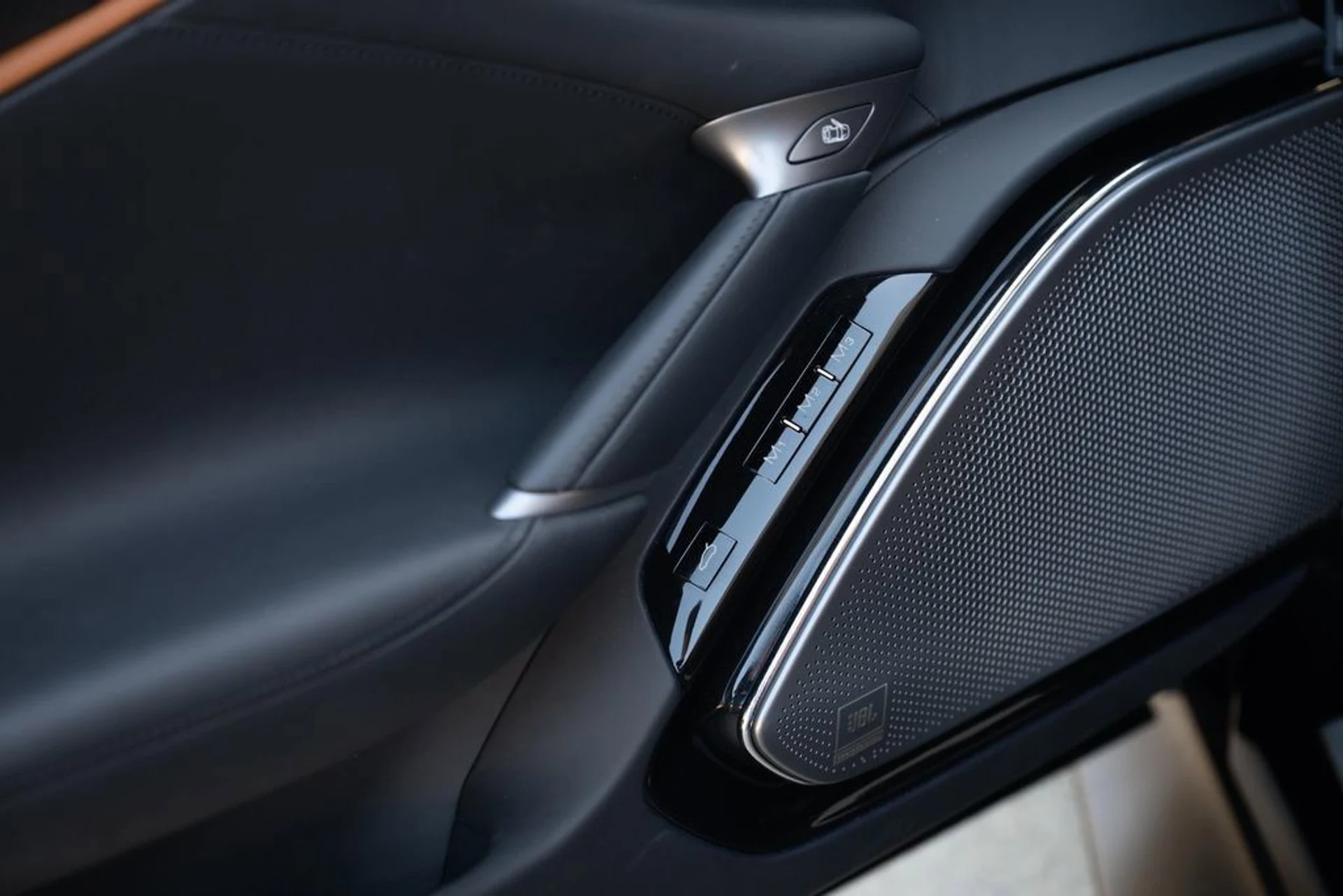 mph029_2218531665_2d17d566003a4bc8ad05a83f08c23365_bc77413e19