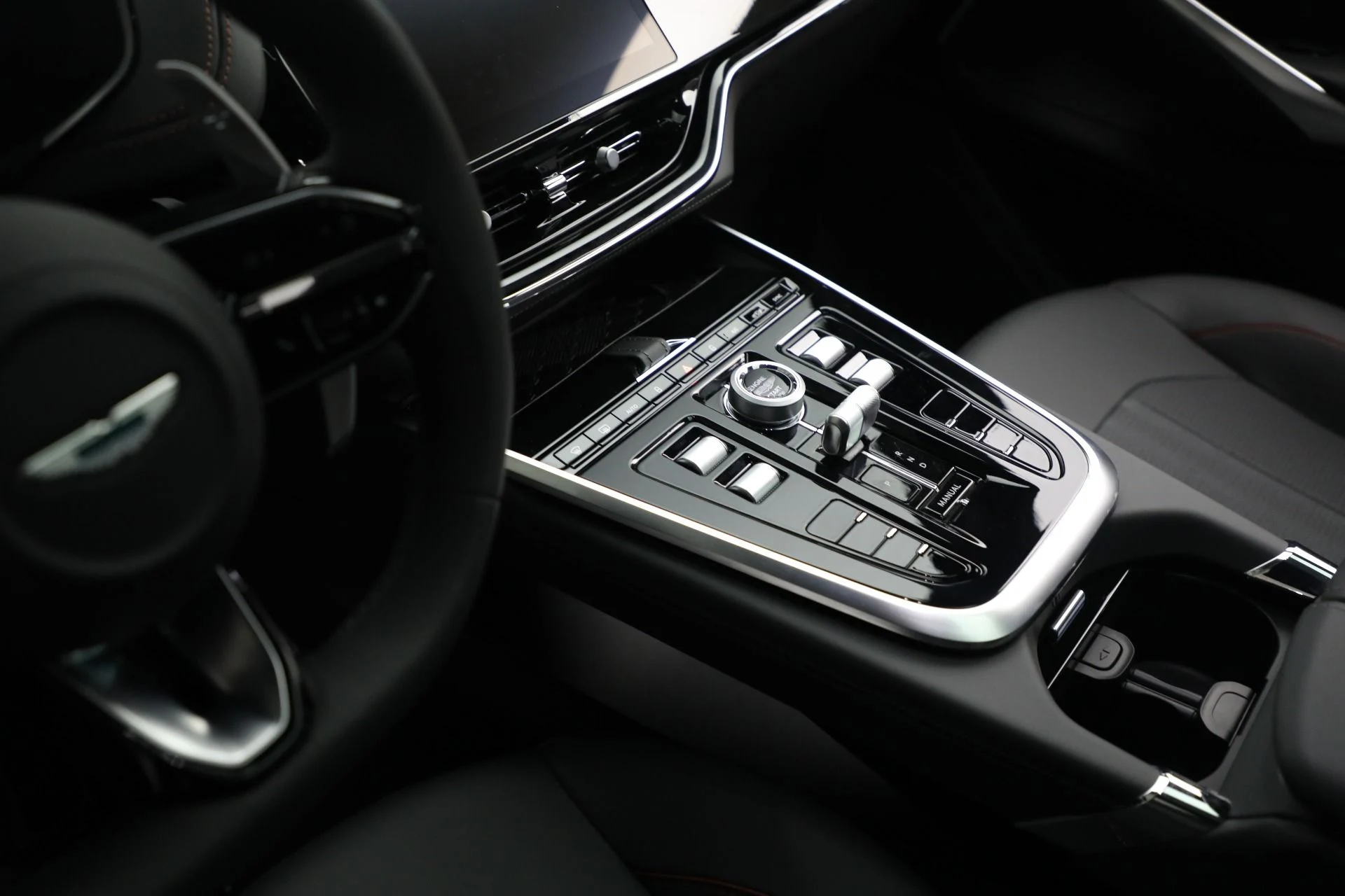 mph029_2219271608_New_2025_Aston_Martin_DBX_707_255a45ee5d