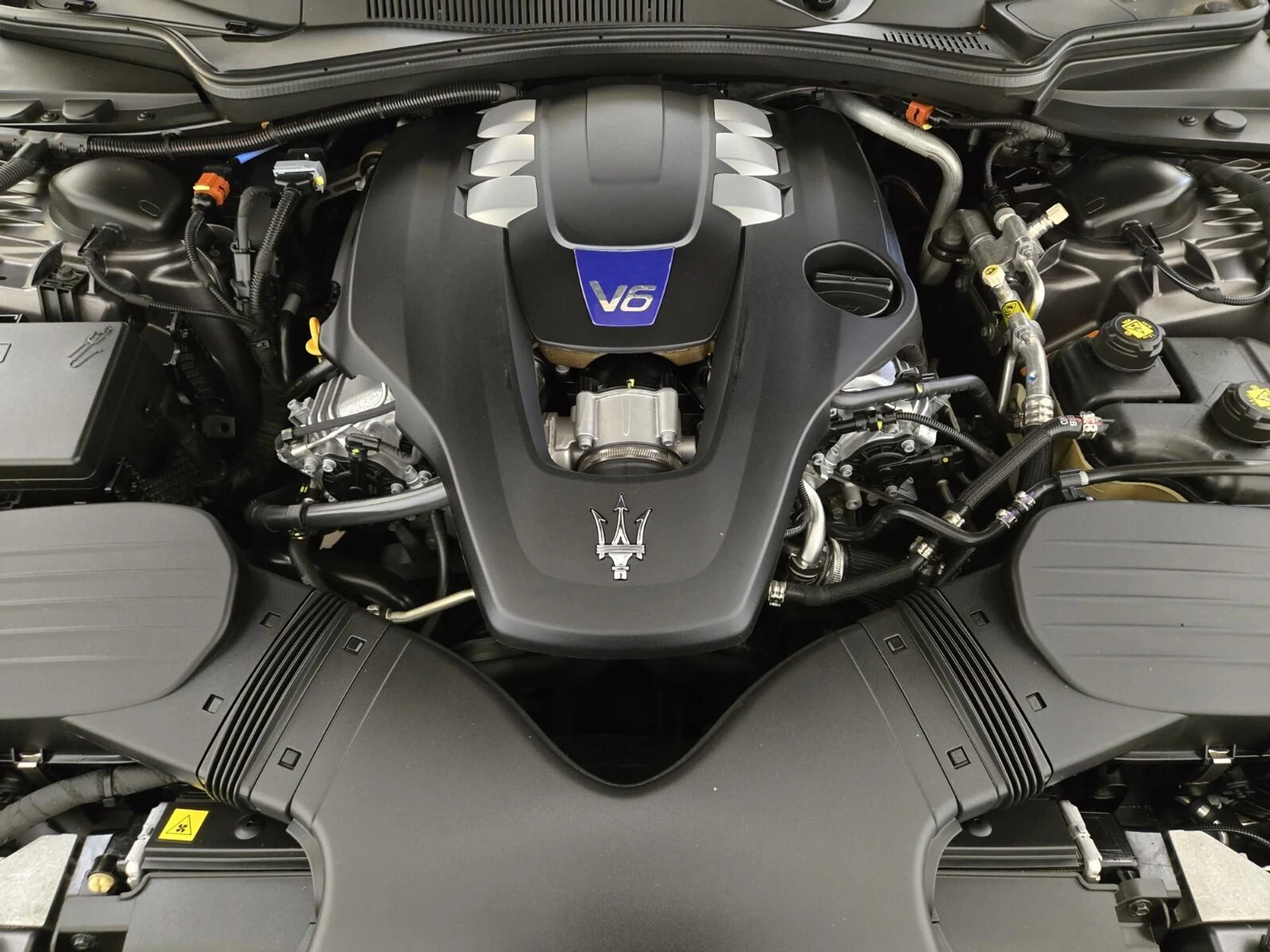 mph029_2232825812_Used_2022_Maserati_Quattroporte_Modena_Q4_1761975854_8a5ad86e37