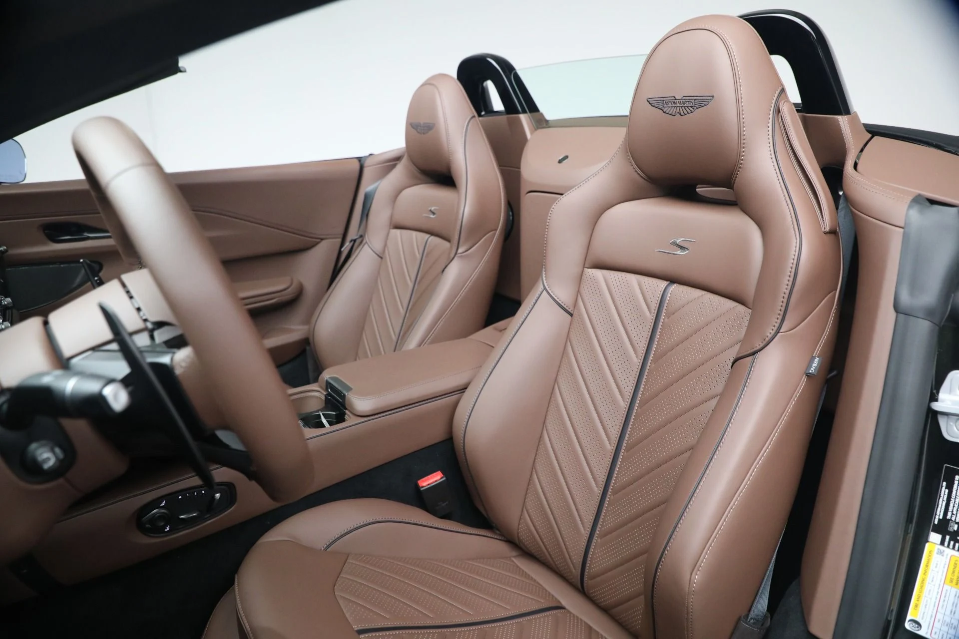 mph029_2234024158_New_2026_Aston_Martin_Vantage_S_Roadster_1787329518_e53ffb1e95
