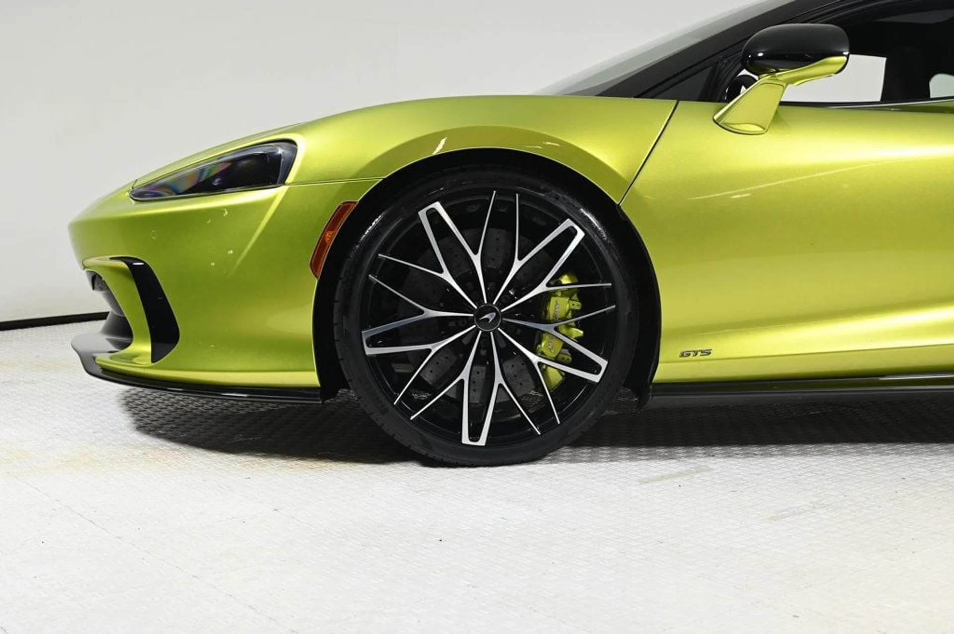 mph029_2246663899_used_2025_mclaren_gts_techlux_11350_22874219_29_1024_f61b0191ce