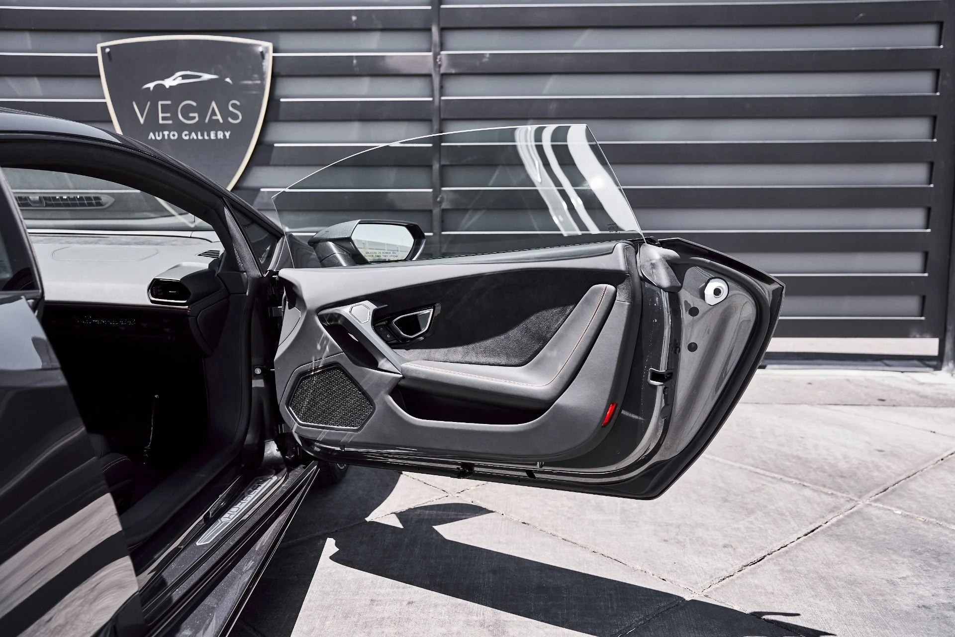mph029_2247850257_Used_2021_Lamborghini_Huracan_EVO_Base_1780708715_5ababe209d