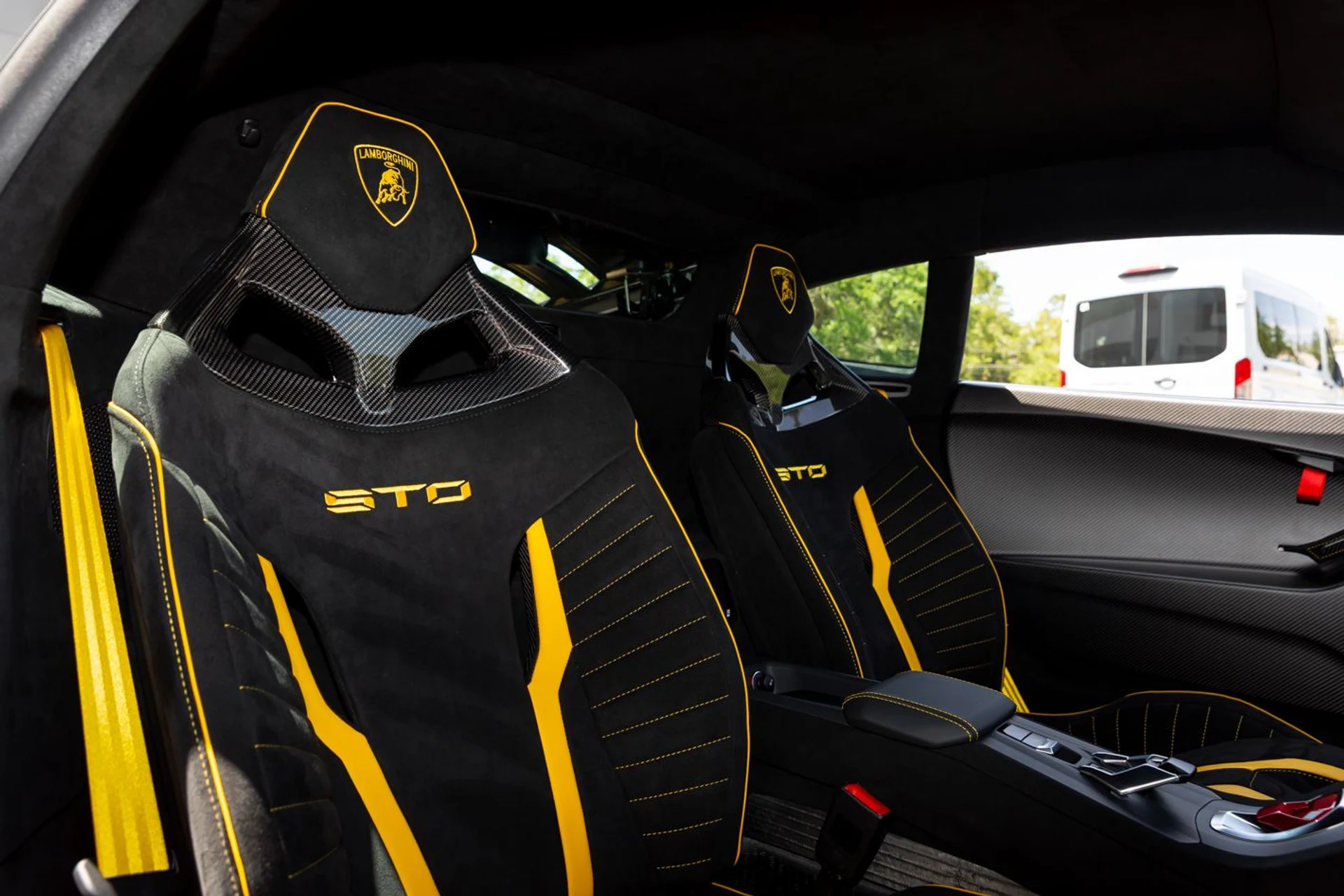 mph029_2249836503_Used_2024_Lamborghini_Huracan_STO_3cbd8a35aa