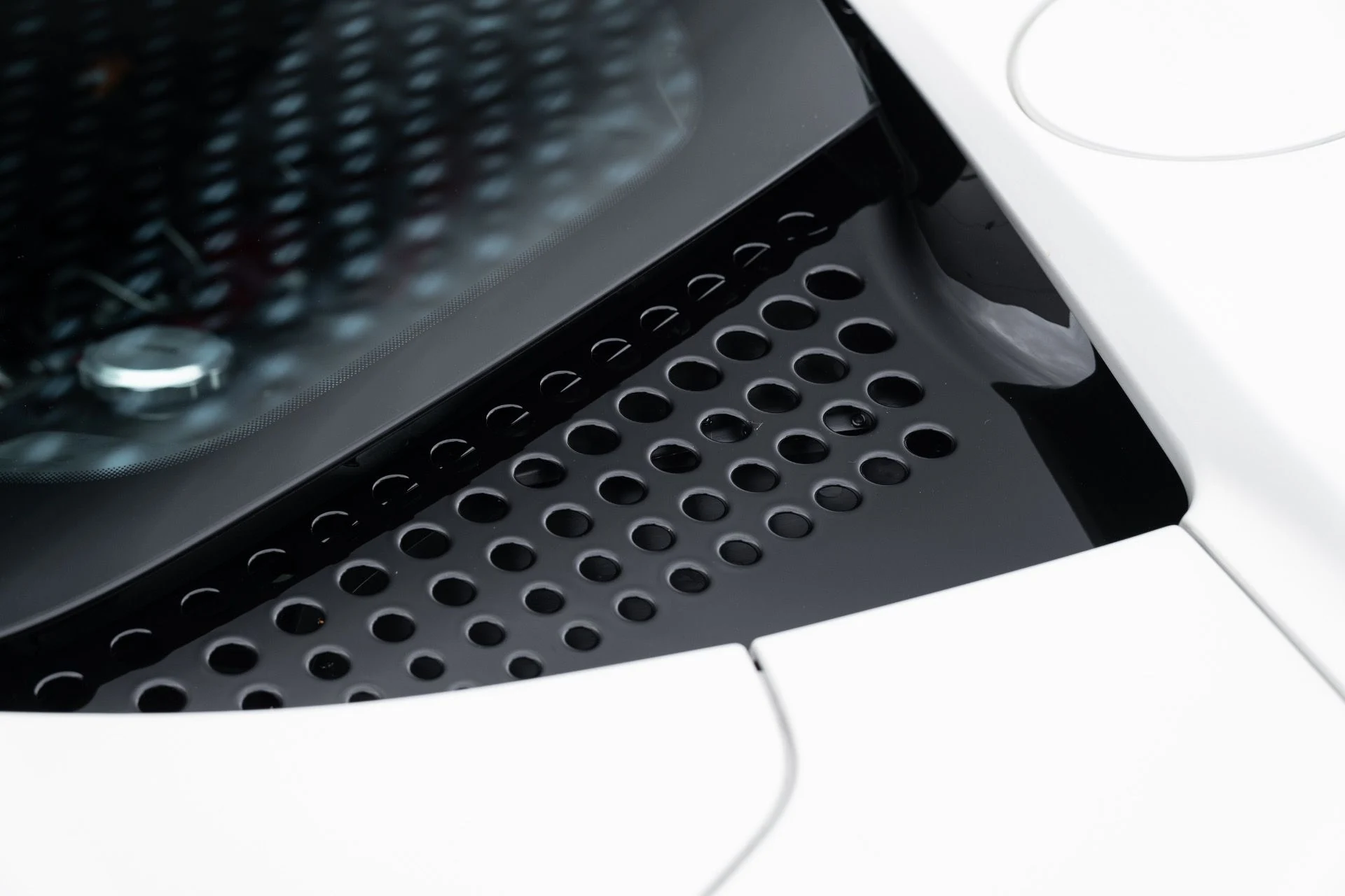 mph029_2256137440_Used_2024_Ferrari_SF_90_Spider_1775624639_9dadae198b