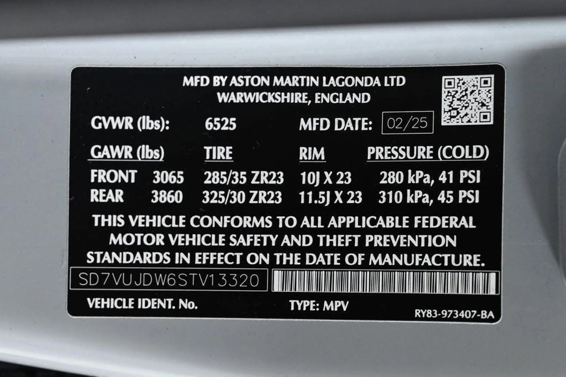 mph029_2271456216_new_2025_aston_martin_dbx_707awd_11350_22854859_29_1024_524c1255d2